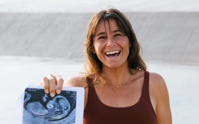 Wildcard maternité : une surfeuse professionnelle ouvre la voie