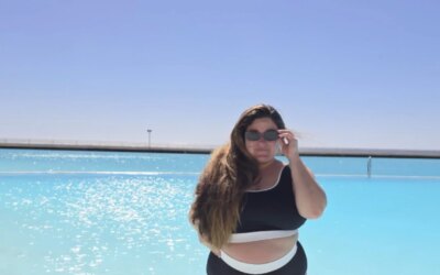 Deux pièces taille haute bicolore : la tendance plus size révélée !