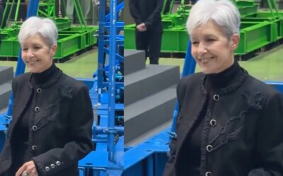 Astronaute française éblouit en première ligne d’un défilé prestigieux
