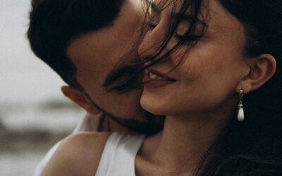 Bisous dans le cou : la clé d&rsquo;une sensation intense révélée