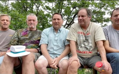 Photo mythique : Des amis immortalisent leurs retrouvailles tous les 5 ans