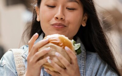 « Rendez-vous amoureux : Découvrez cette habitude à table intrigante »