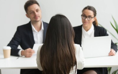 « Test du sac à main : Décryptez son impact en entretien d’embauche »