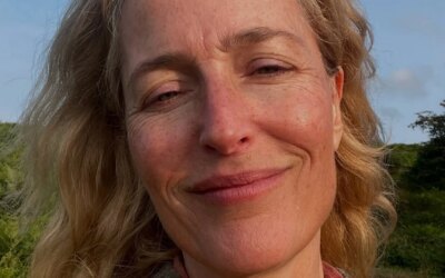 Âge et pression : Gillian Anderson dévoile les défis des femmes