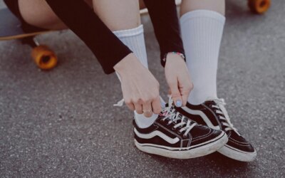 Nouer ses lacets créativement : la tendance incontournable 2026 !