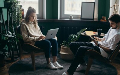 Posture assise prolongée : causes de douleurs fréquentes révélées