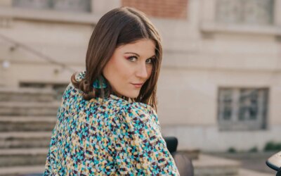 Robes flatteuses après 50 ans : élisez votre style idéal !