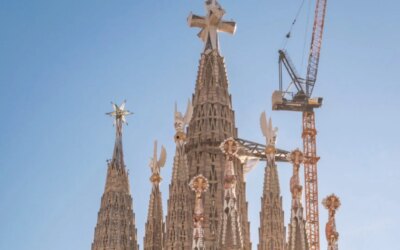 Sagrada Família : la plus haute église du monde atteint un sommet