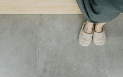 Claquettes femme maison : confort et style avec nos mules tendance