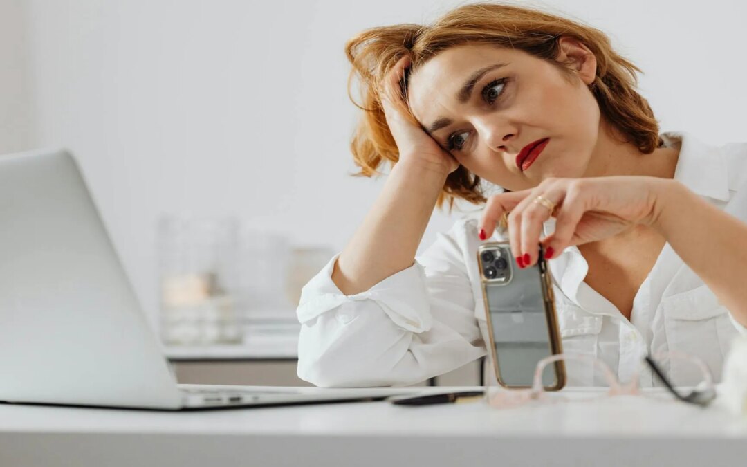 Femme possessive : signes révélateurs et stratégies efficaces