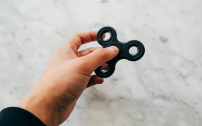 Besoin d’occuper ses mains : révélations sur notre psyché