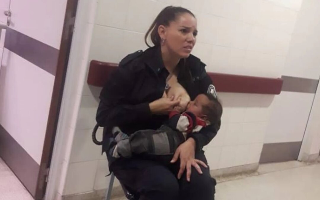 Allaitement d’urgence : un acte solidaire d’une policière argentine