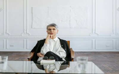 Femme autoritaire : 5 traits marquants à connaître absolument
